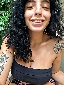 Flora-latin-girl's cam snapshot