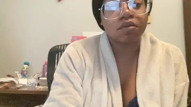 MommyConfident's cam snapshot