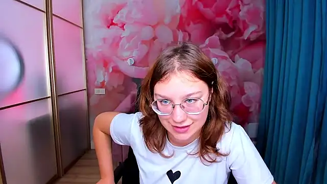 AngelinaLow's cam snapshot