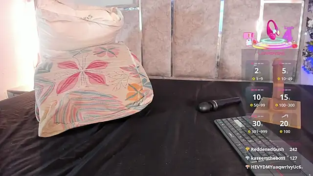 GabyyJones's cam snapshot