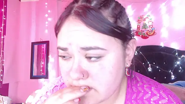 NikkiRous_'s cam snapshot