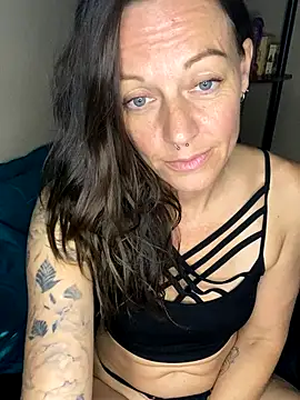 DesertLuxe's cam snapshot