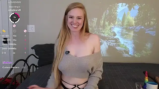 CharlotteDoe's cam snapshot