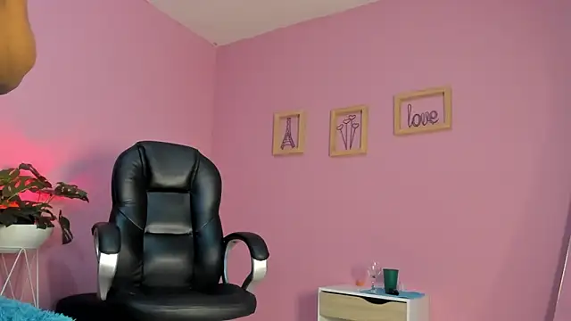 the_hot_men's cam snapshot