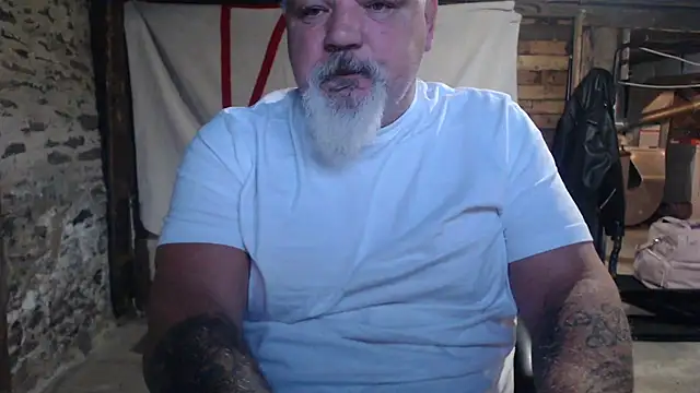 Newfiesausage1972's cam snapshot