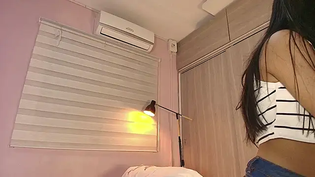 emily_sweett24's cam snapshot