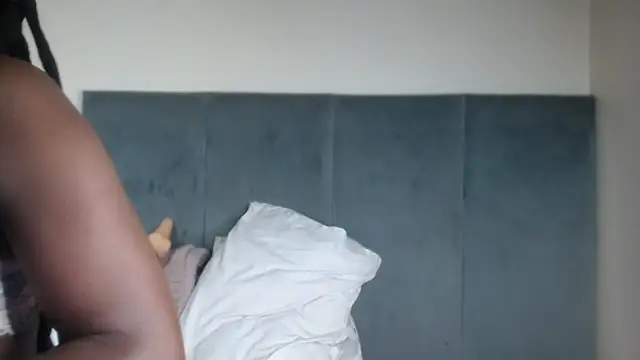 Jah-Queen's cam snapshot