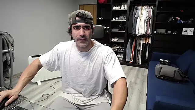 latinoo23bom live sex cam