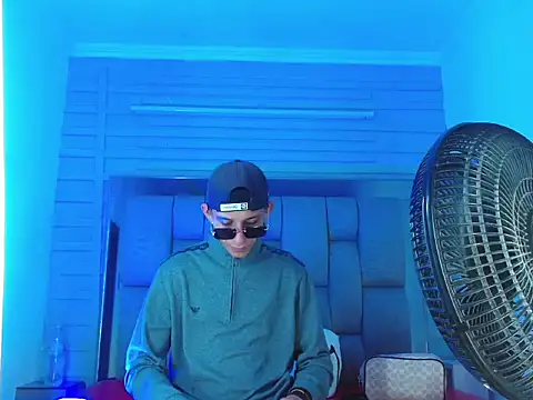 Valentin_Gray's cam snapshot