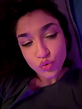 ScarletBloom_'s cam snapshot