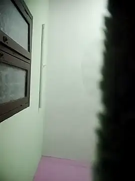 aadhini01's cam snapshot