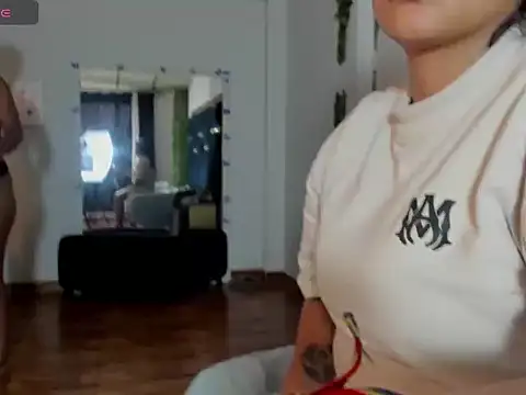 alessiaandscarlet's cam snapshot