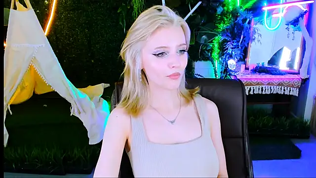 LeonaStane's cam snapshot