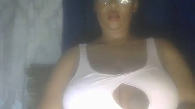 NippleMilkXx live sex cam