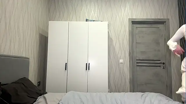 MoonlitCrystalia's cam snapshot