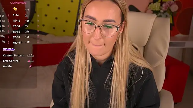 LiaBrazzerr's Stripchat show and profile