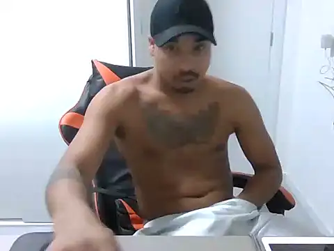 JUNINHOLEKEJR live sex cam