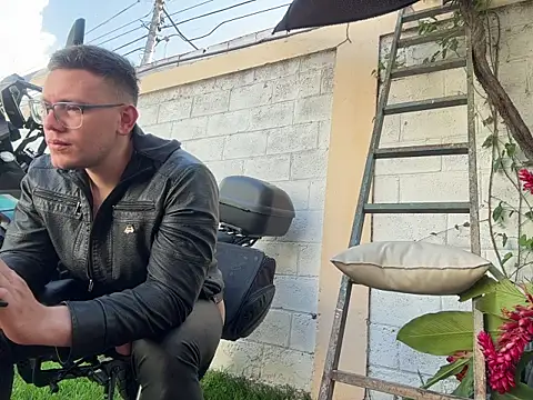 Neil_and_isaac's cam snapshot