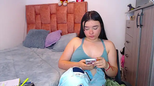 nahia__2's cam snapshot