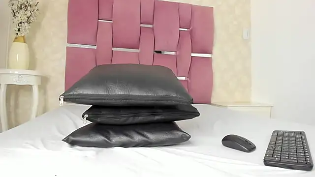 Chantal_bony's cam snapshot