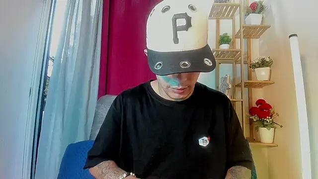 latiin_boy21's cam snapshot