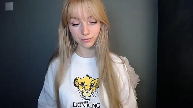 LuciaYoung's cam snapshot