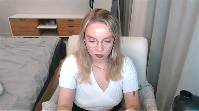 PolinaXXXXJones's cam snapshot