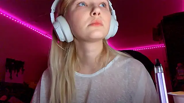 KarinRobertson's cam snapshot