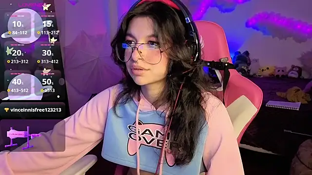 larah_uwu's cam snapshot