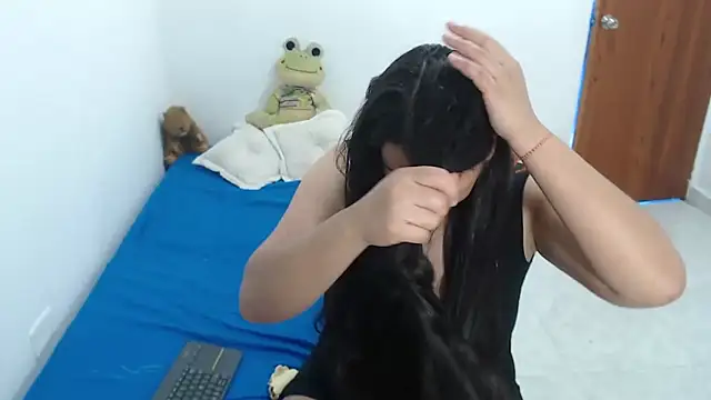 Laura_fox1's cam snapshot