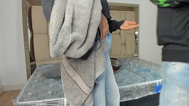 Enzo_issis live sex cam