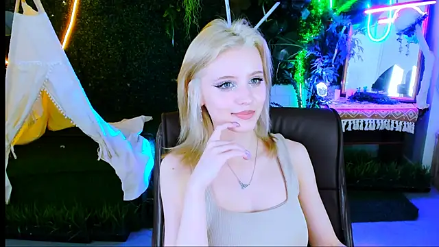 LeonaStane's cam snapshot