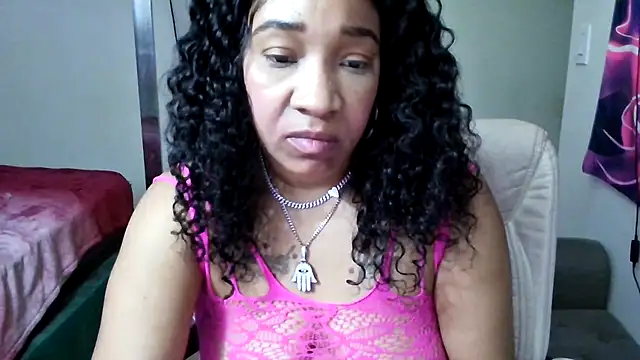 YasmineMinaj live sex cam