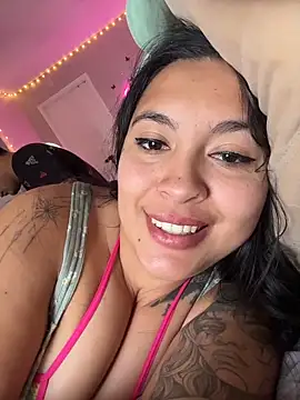 latina_curvy22 live sex cam