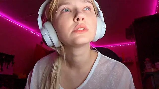 KarinRobertson's cam snapshot