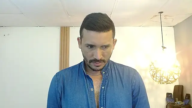 Reiko_85_ live sex cam