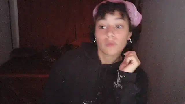 PrettyLittleProblem's cam snapshot