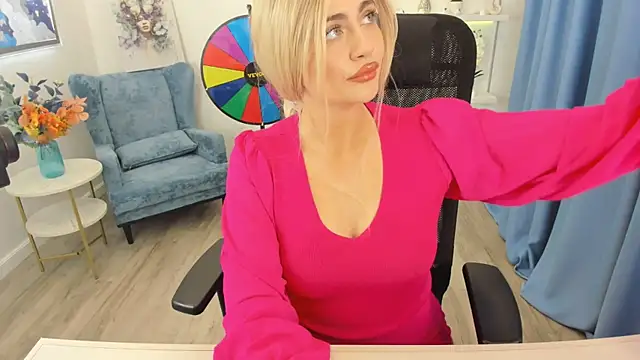 LeslieMineg's cam snapshot