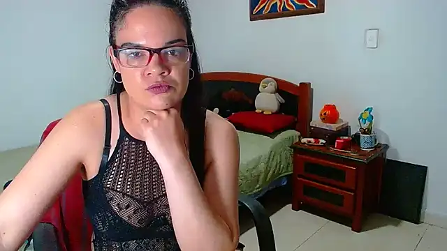 luchiana_hott21's cam snapshot