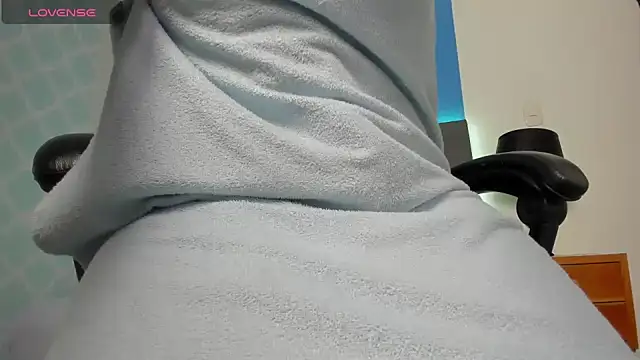 ayla13_'s cam snapshot