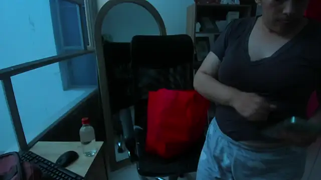 LeilaSmith_'s cam snapshot