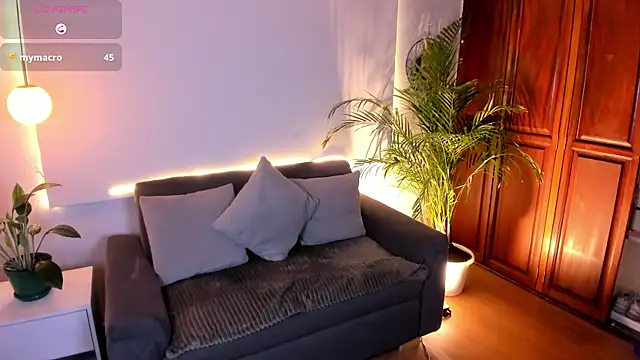 MeridaFox_'s cam snapshot