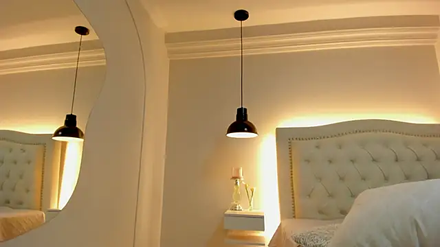 Emily_Hudson_'s cam snapshot