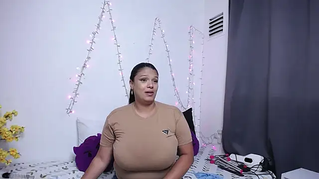 Nicol_Love0's cam snapshot