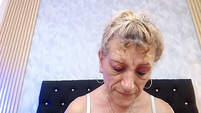 xandrinakarzon's cam snapshot