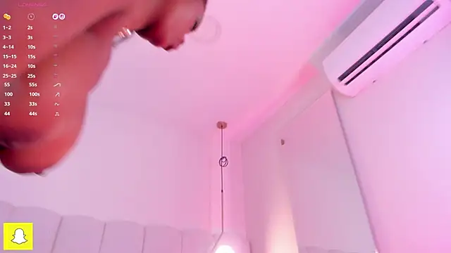 _huge_boobs_ebony's cam snapshot