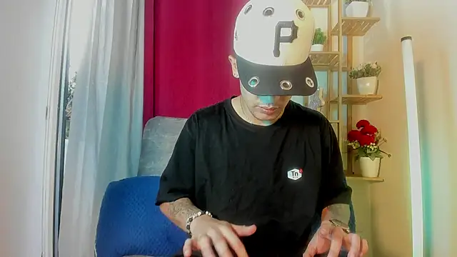 latiin_boy21's cam snapshot