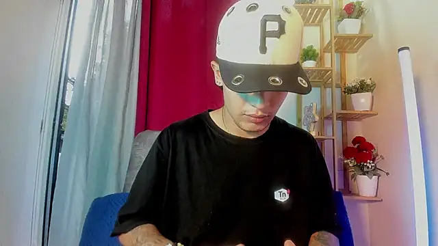 latiin_boy21's cam snapshot