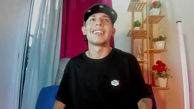 latiin_boy21's cam snapshot