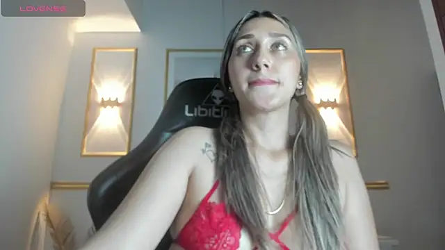 karlyy_'s cam snapshot